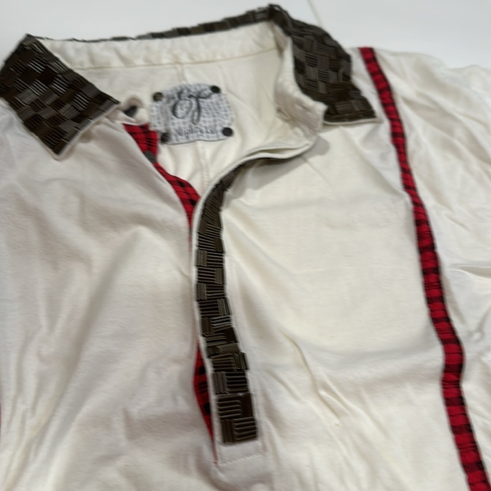 White shortsleeved shirt with metal trim and red stripe